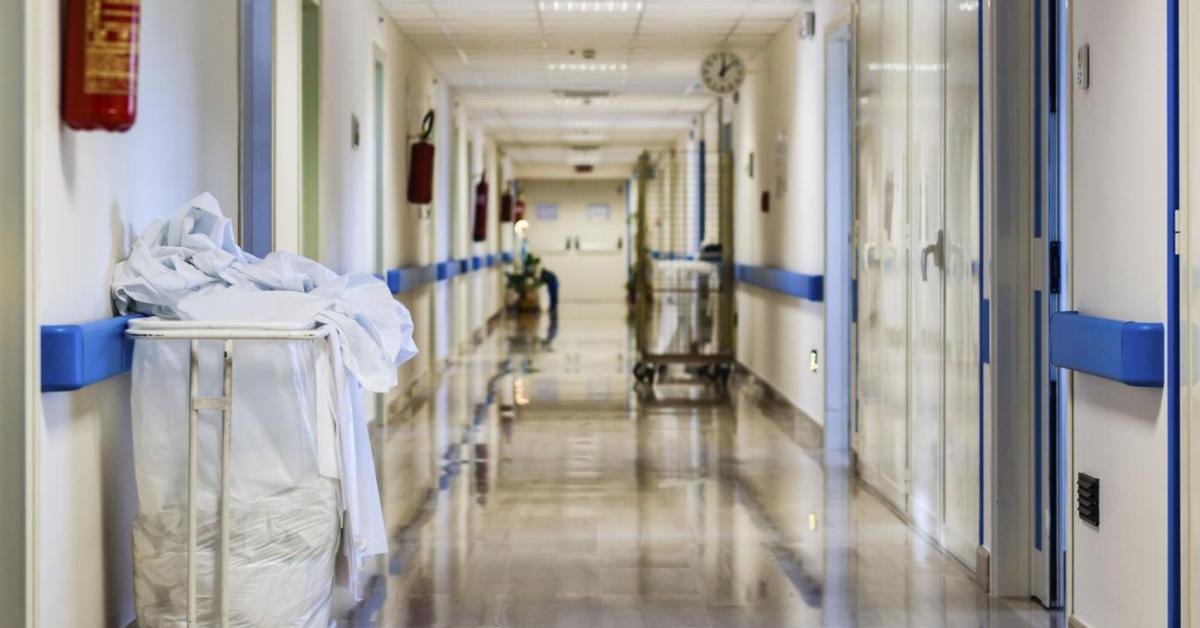 Coridor de spital din România, imagine ilustrativă pentru organizarea sistemului sanitar
