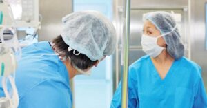 uniforma asistentului medical echipament protecție spital